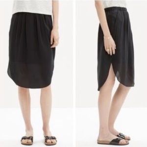 Madewell silk tulip skirt. Pockets. Pull on.
